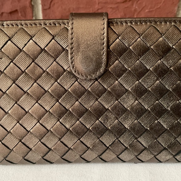 •Bottega Veneta Metallic Gold/Brown Leather  Bifold Wallet - Picture 2 of 16